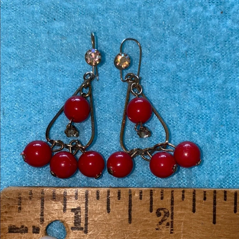 VINTAGE 1960’s red beads rhinestones gold tone pierced dangling earrings retro